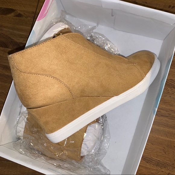 Soda Vesper Hidden Wedge Heel Sneakers Sporty Elastic NWT - Picture 5 of 16